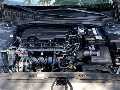 Certified 2024 Hyundai Elantra Limited FWD image 32
