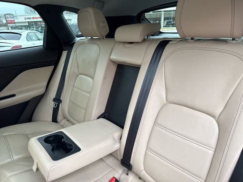 Used 2017 Jaguar F-PACE Prestige image 31