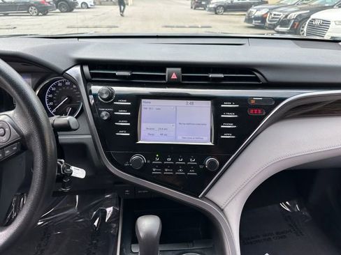 Used 2018 Toyota Camry L image 19