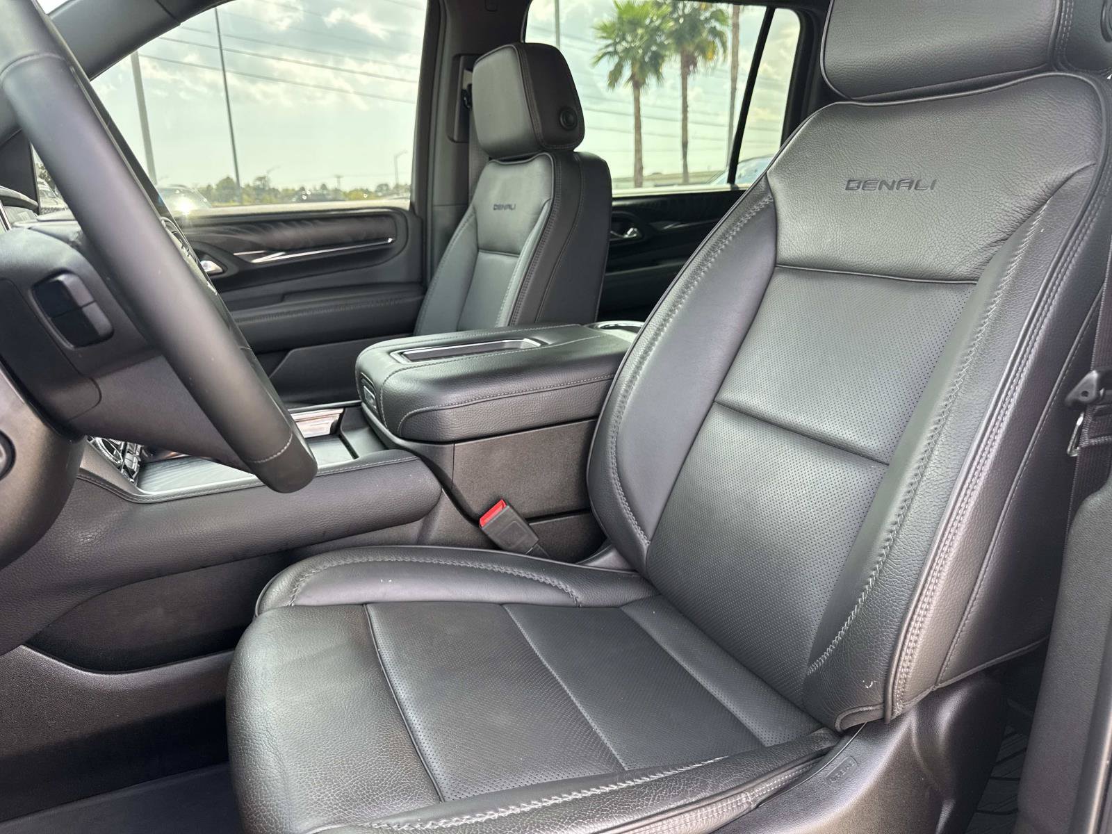 Used 2023 GMC Yukon XL Denali AWD/4WD image 18