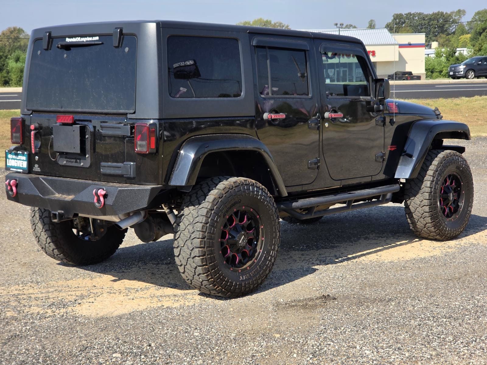 Used 2017 Jeep Wrangler Unlimited Sahara w/ Connectivity Group AWD/4WD image 6