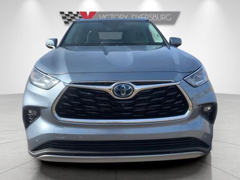 Used 2024 Toyota Highlander Platinum image 3