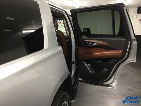 Used 2017 Cadillac Escalade Luxury image 35
