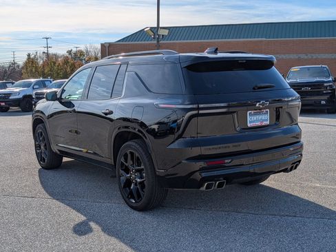 Used 2024 Chevrolet Traverse RS w/ LPO, Floor Liner Package AWD/4WD image 5