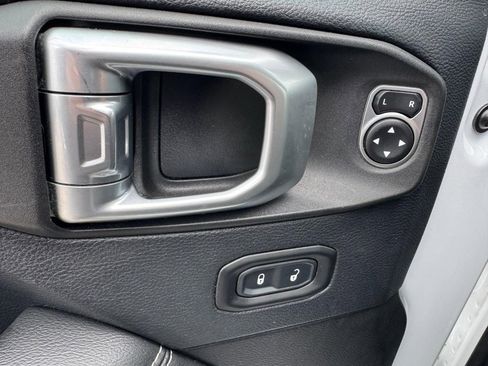 Used 2019 Jeep Wrangler Unlimited Sahara w/ Dual Top Group image 15