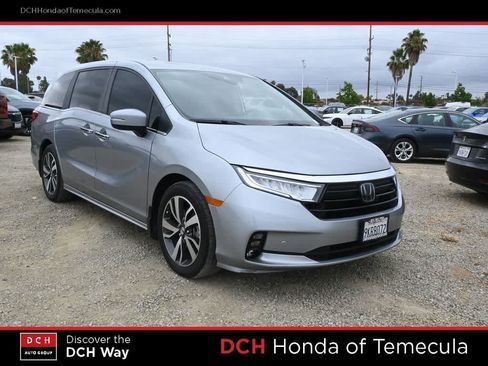 Used 2024 Honda Odyssey Touring image 3