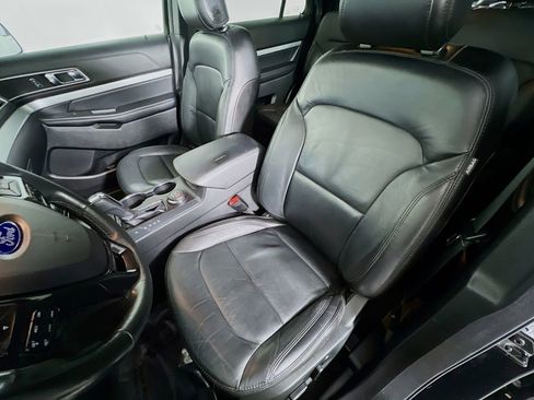 Used 2017 Ford Explorer XLT w/ Equipment Group 202A image 20