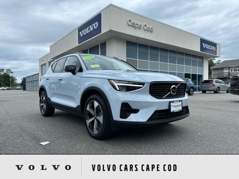 Used 2024 Volvo XC40 B5 Core w/ Protection Package Premier AWD/4WD image 1
