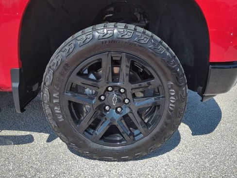 Used 2025 Chevrolet Silverado 1500 Custom Trail Boss w/ Dark Appearance Package AWD/4WD image 11