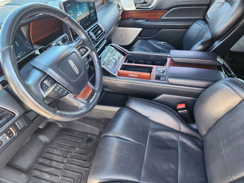 Used 2023 Lincoln Navigator L Reserve image 9