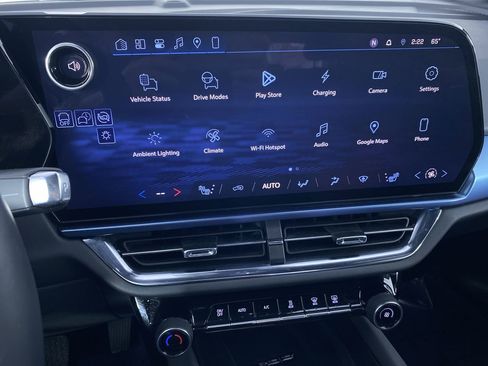 Certified 2025 Chevrolet Equinox EV LT w/ Convenience Package image 5