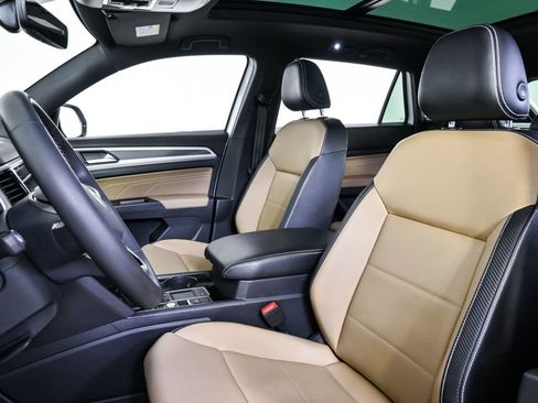 Used 2022 Volkswagen Atlas Cross Sport SE image 6