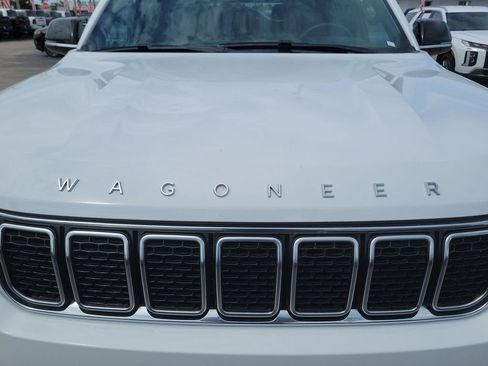 Used 2024 Jeep Wagoneer L Series II w/ Flexible Seating Group AWD/4WD image 5