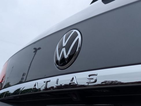 Certified 2023 Volkswagen Atlas SE FWD image 32