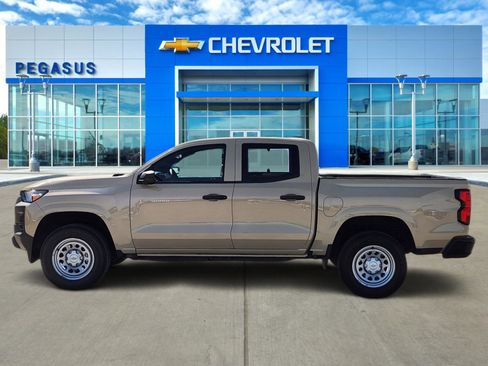 Used 2024 Chevrolet Colorado W/T image 3