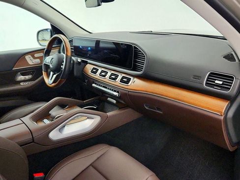 Used 2023 Mercedes-Benz GLS 450 4MATIC image 26
