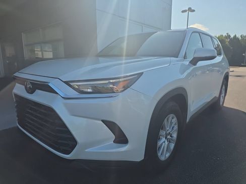 Used 2025 Toyota Grand Highlander FWD image 2