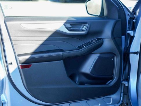 Used 2022 Ford Escape SE image 16