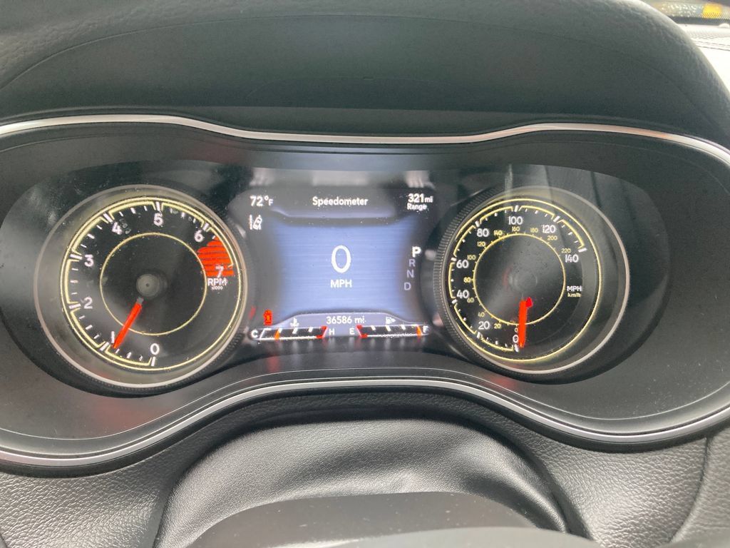 Used 2023 Jeep Cherokee Altitude Lux w/ Elite Group AWD/4WD image 19