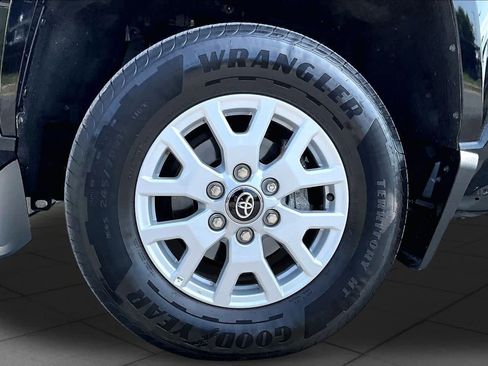 Used 2025 Toyota Tacoma SR5 AWD/4WD image 10
