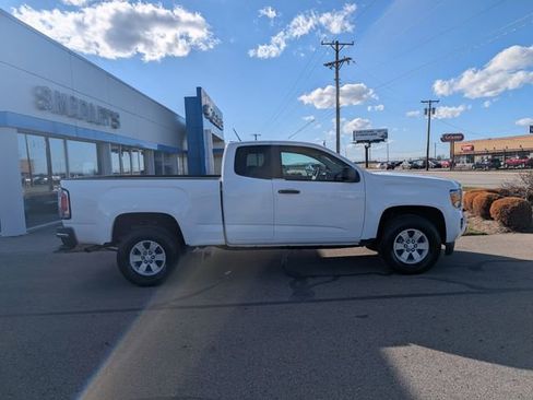 Used 2015 GMC Canyon W/T image 3
