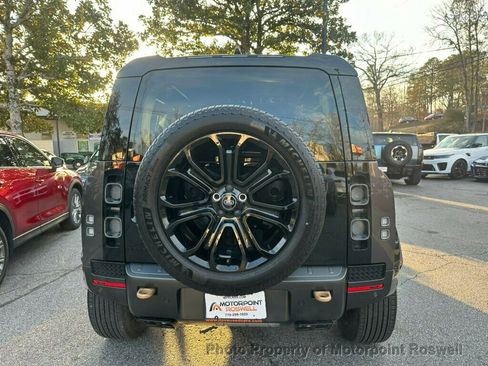 Used 2025 Land Rover Defender 110 OCTA image 5