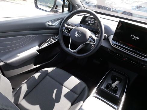 Certified 2025 Volkswagen ID.4 Pro S Plus AWD/4WD image 9