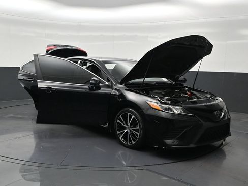 Used 2020 Toyota Camry SE FWD image 38