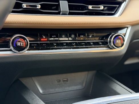 Used 2025 Chevrolet Equinox ACTIV w/ Safety and Technology Package image 17