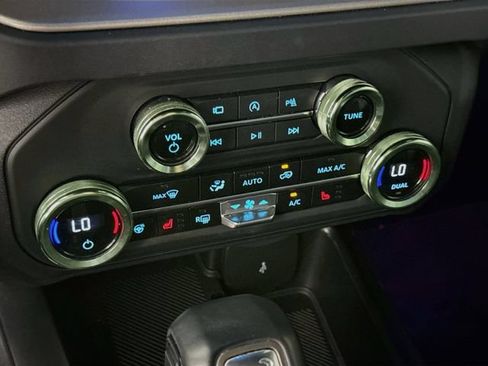 Used 2025 Ford Bronco Outer Banks AWD/4WD image 17