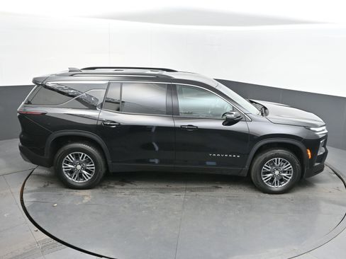 Used 2025 Chevrolet Traverse LT image 37