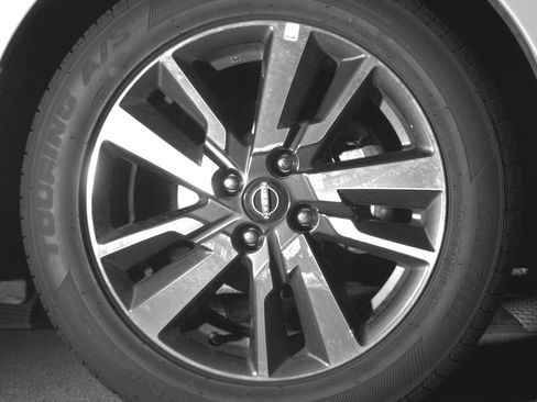 Used 2025 Nissan Versa SV image 13