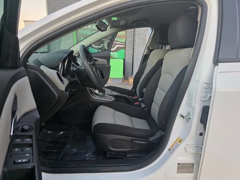 Used 2016 Chevrolet Cruze LS image 12