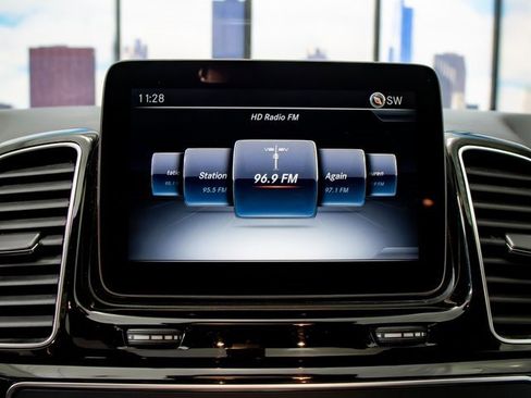 Certified 2017 Mercedes-Benz GLE 350 4MATIC image 19