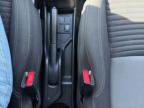 Used 2018 Toyota Yaris L image 28