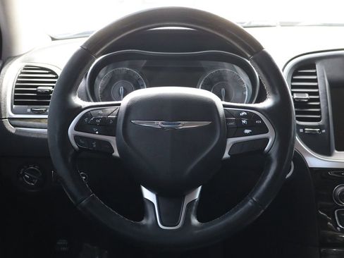 Used 2016 Chrysler 300 C image 18