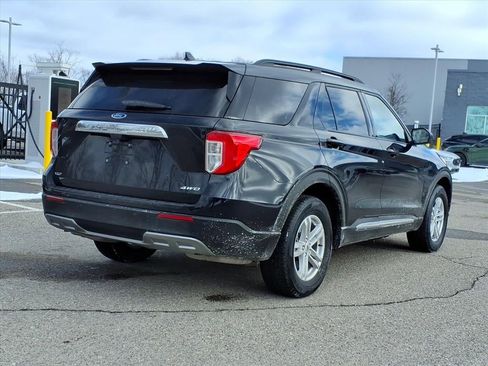 Used 2023 Ford Explorer XLT w/ Equipment Group 202A image 7