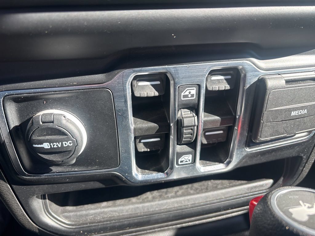 Used 2022 Jeep Wrangler Unlimited Sahara w/ LED Lighting Group AWD/4WD image 28