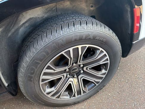 Used 2025 Jeep Wagoneer 4WD image 6