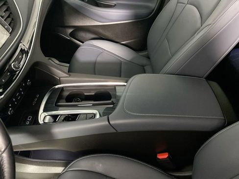 Used 2023 Buick Enclave Essence image 20