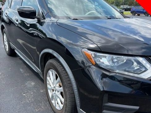 Used 2018 Nissan Rogue SV FWD image 1
