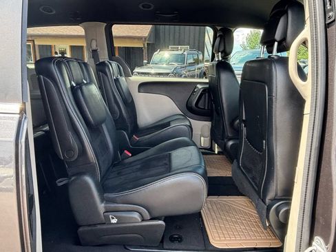 Used 2017 Dodge Grand Caravan SXT FWD image 22