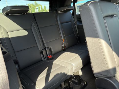 Used 2024 GMC Yukon SLT AWD/4WD image 14
