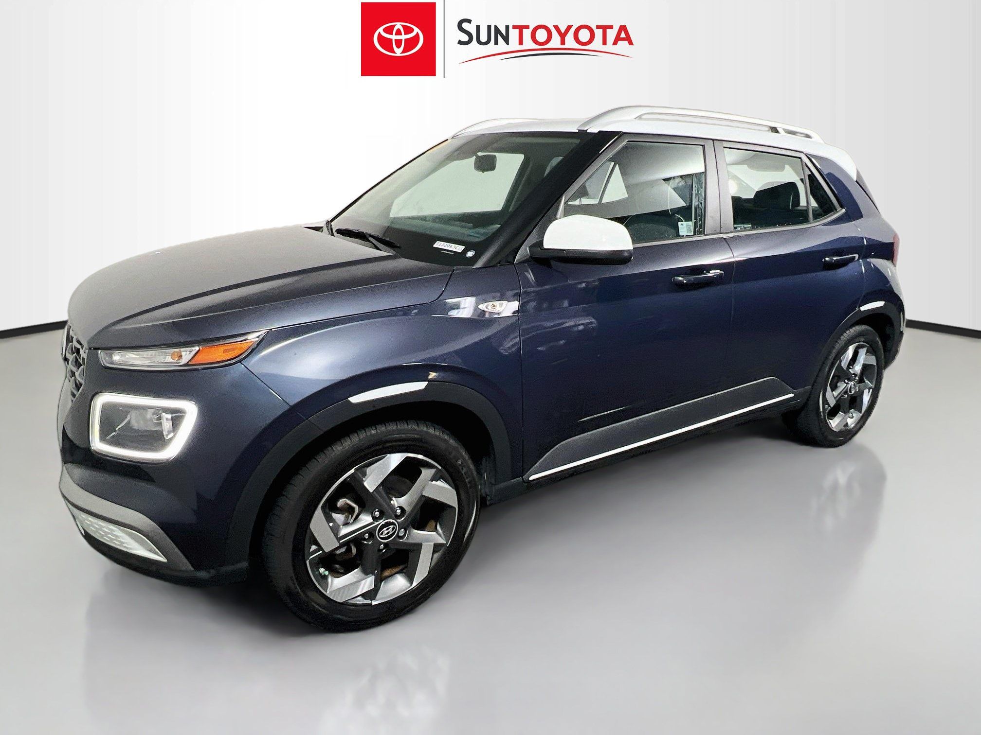 Used 2024 Hyundai Venue Limited FWD image 9