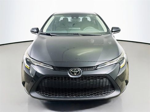 Used 2022 Toyota Corolla LE image 2
