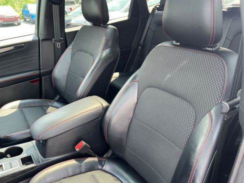 Certified 2023 Ford Escape ST-Line w/ Tech Pack #1 AWD/4WD image 9