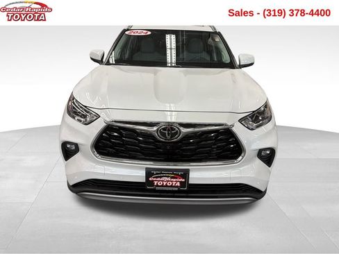 Used 2024 Toyota Highlander Platinum image 9
