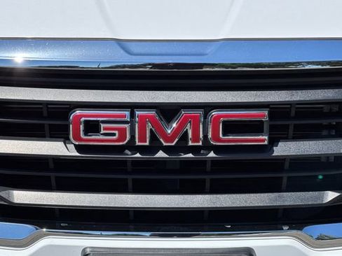 Used 2024 GMC Terrain SLE AWD/4WD image 46