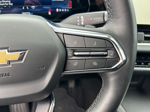 Used 2025 Chevrolet Equinox LT AWD/4WD image 16