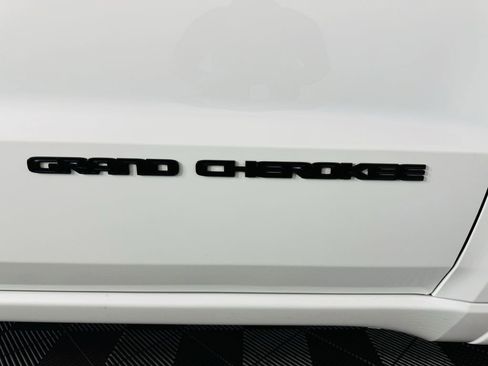Used 2021 Jeep Grand Cherokee Laredo X RWD image 29